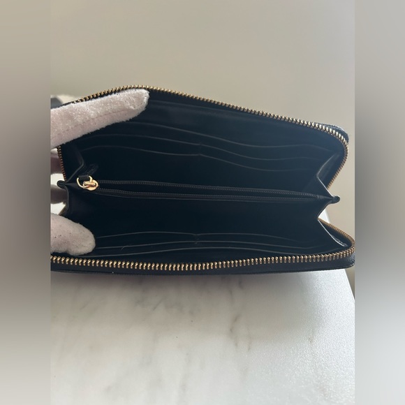 Authentic Black Michael Kors Wallet -  Good Used Condition - Picture 6 of 7